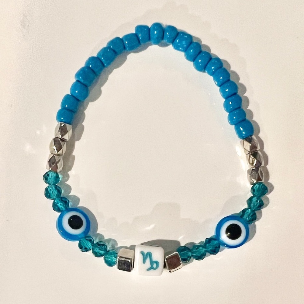 "CAPRICORN" ZODIAC CRYSAL BEADED BRACELET, ONE SIZE, SILVER/AQUA